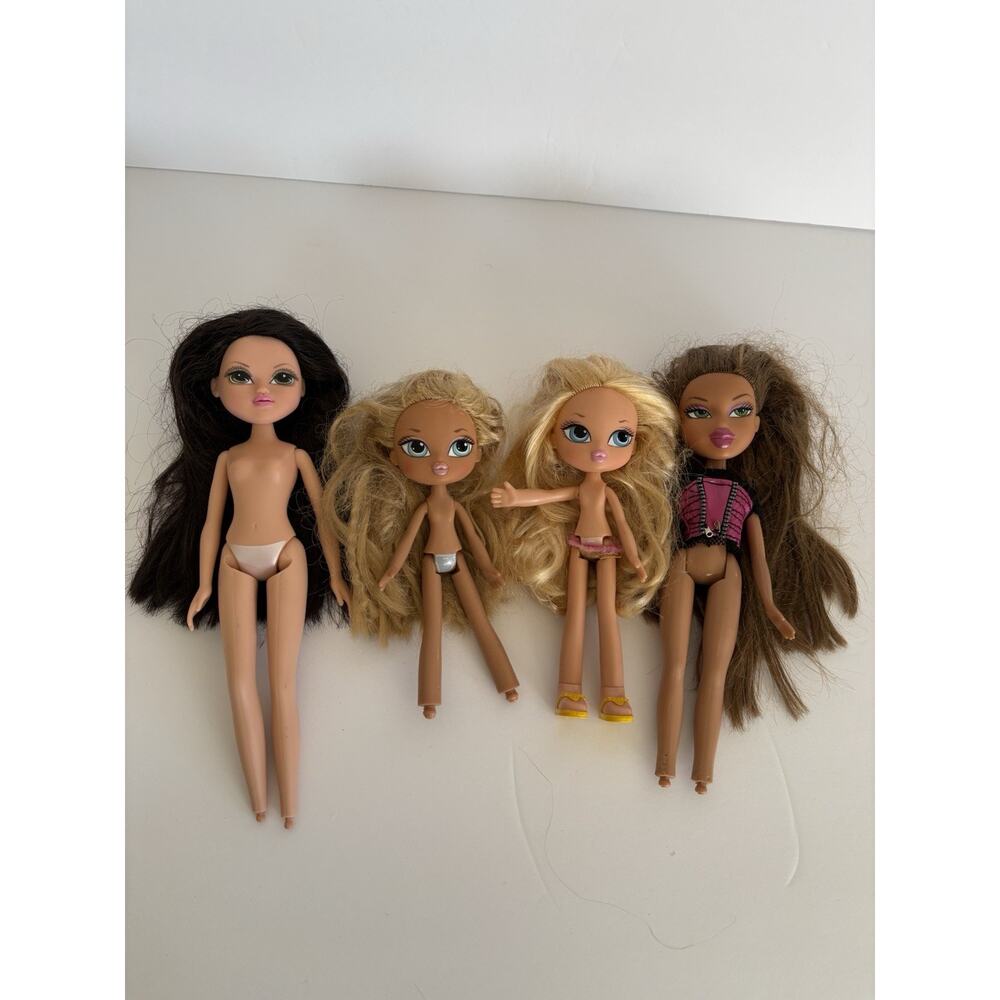 Bratz dolls bundle X 4, dated 2001 and 2009 Preowned No Accessories